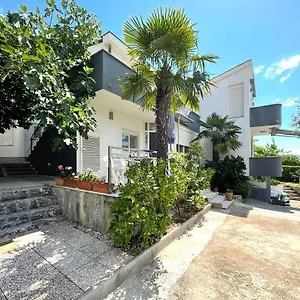 Haus Vantea Apartment