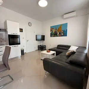 Sesar Krk - No. 1 Iva Apartment