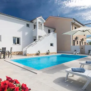 House Lijan Apartment