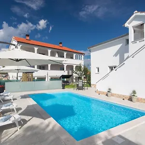Lijan Apartment
